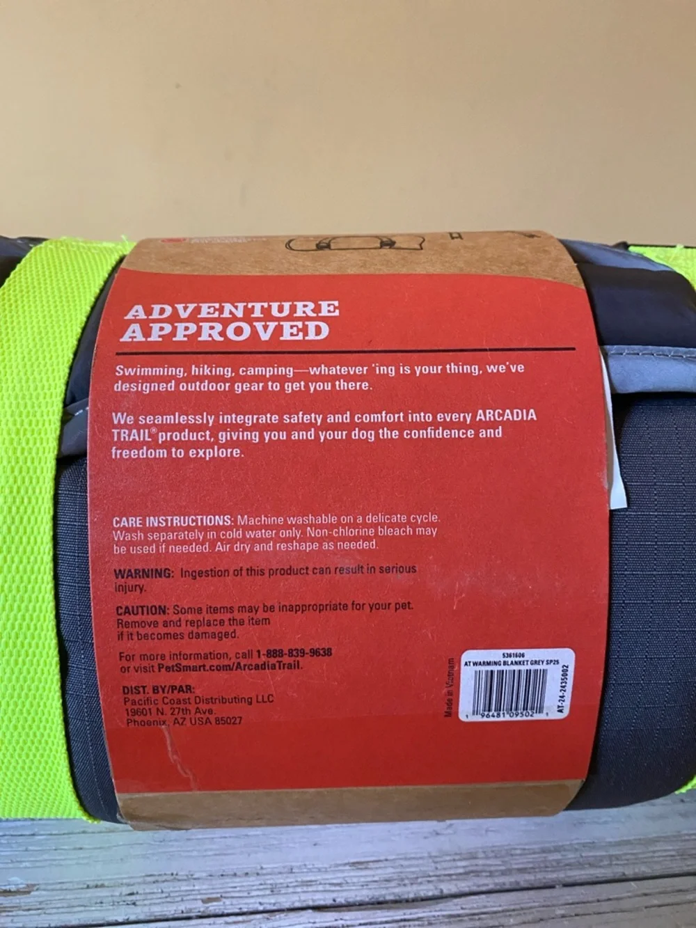 Arcadia Trail Water-Resistant Pet Warming Blanket - Gray with Neon Yellow Straps